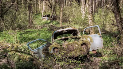 Lost Places  - Verfallenes Auto