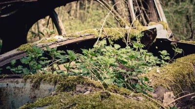 Lost Places  - Verfallenes Auto