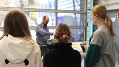 Schülerinnen lernen die technischen Studiengänge an der RWU kennen im Rahmen der Girls' Akademie der Realschule Klösterle in Ravensburg.