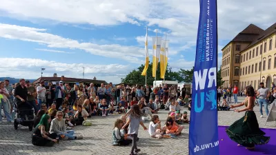 Indischer Tanz vor Publikum auf dem Basilika Beats Festival Weingarten