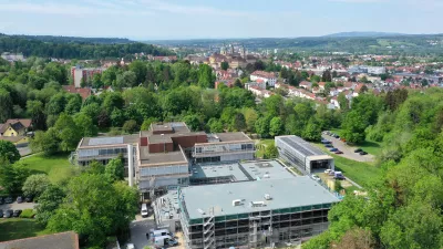 Luftbild des Hauptgebäudes der RWU Hochschule Ravensburg-Weingarten