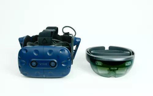 Links HTC Vive Rechts Microsoft Holo Lens