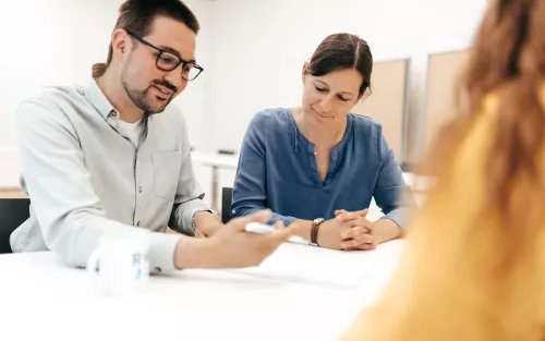 Studierende bei Gruppenarbeit.