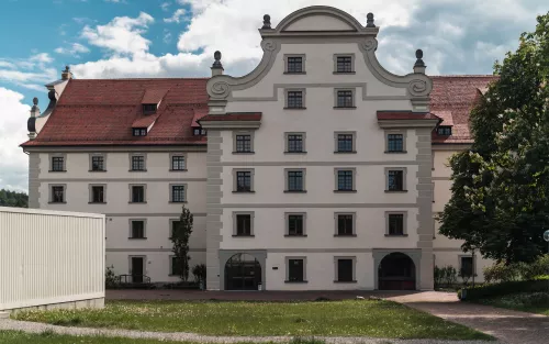 Bibliothek von außen.