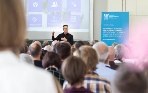 Jos de Blok zu Gast bei der Weiterdenkertagung an der RWU