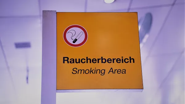 Ausschilderung eines exemplarischen Raucherbereichs