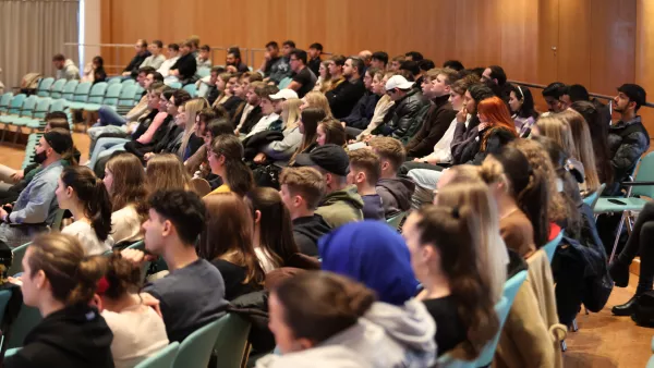 RWU, Semesterauftakt zum Sommersemester 2024: 256 Studentinnen und Studenten beginnen ihr Studium an der RWU. Feierliche Begrüßung im Kultur- und Kongresszentrum der Stadt Weingarten. 