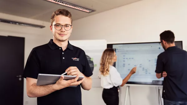 Dominik Gellrich ist Alumnus der RWU und arbeitet als Teamleiter bei Carthago Reisemobilbau in Aulendorf.